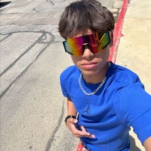 Meet your Posher, Leonel